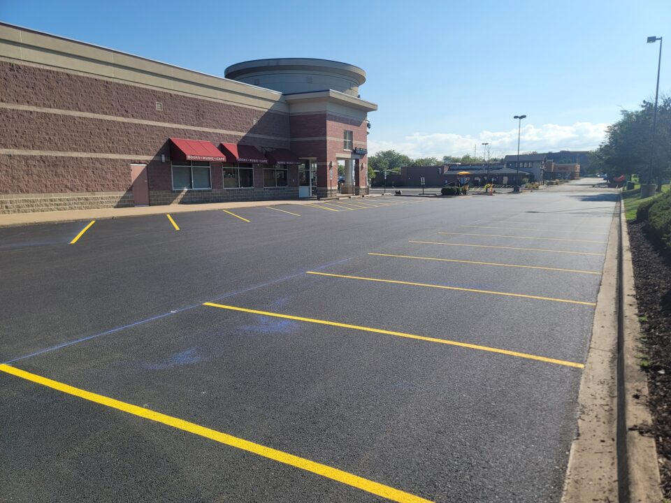 taylor-ridge-paving-sealcoat-striping-joe-mugs-coffee-parking-lot